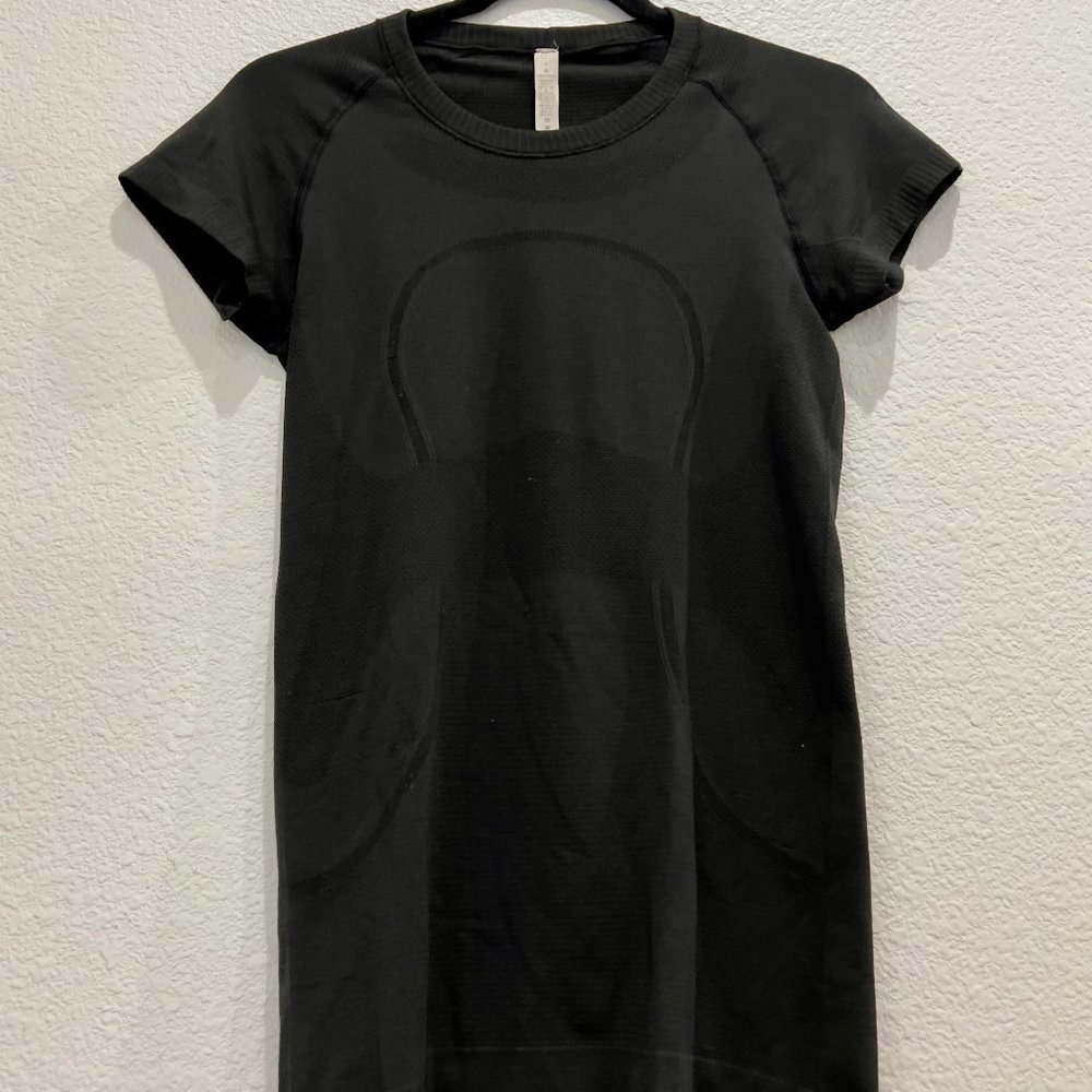 Lululemon black athletic shirt